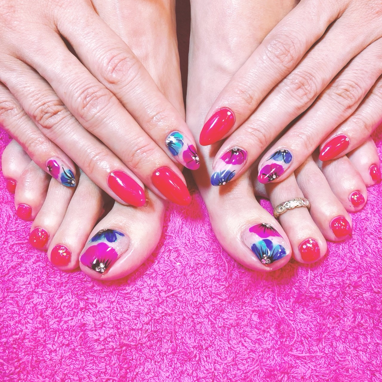 MJ. Nail Salon logo